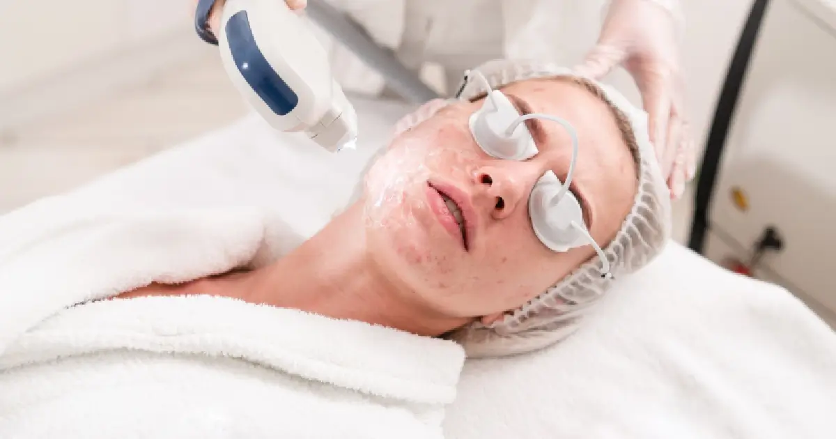Women receiving PicoSure Pro treatment in Ottawa ON, K1Y